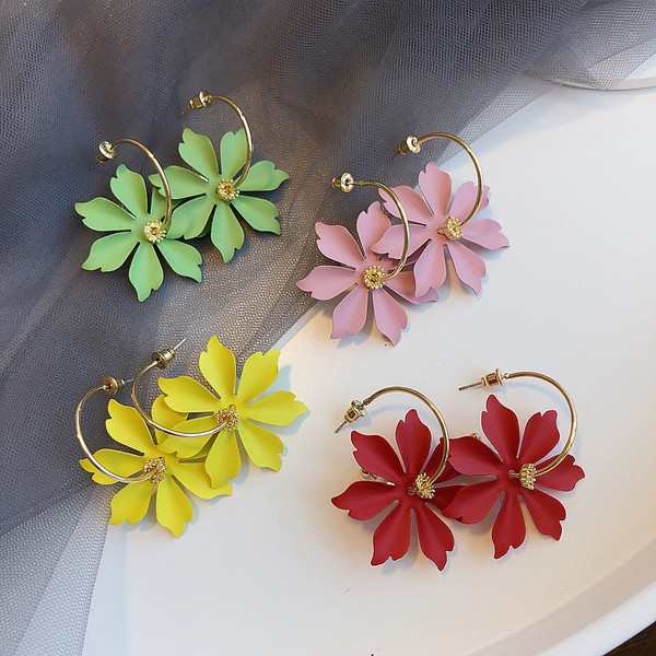 Női virág alakú fülbevaló négy színben