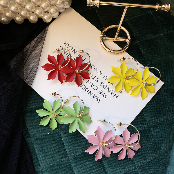 Női virág alakú fülbevaló négy színben