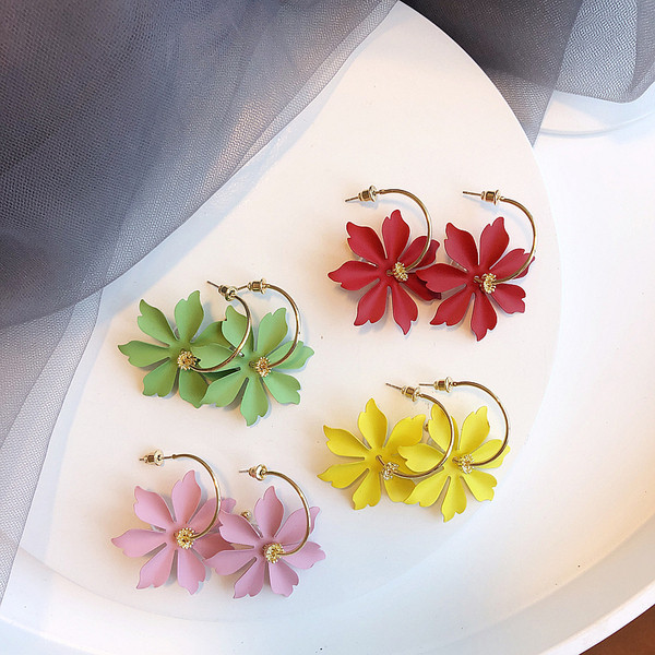 Női virág alakú fülbevaló négy színben