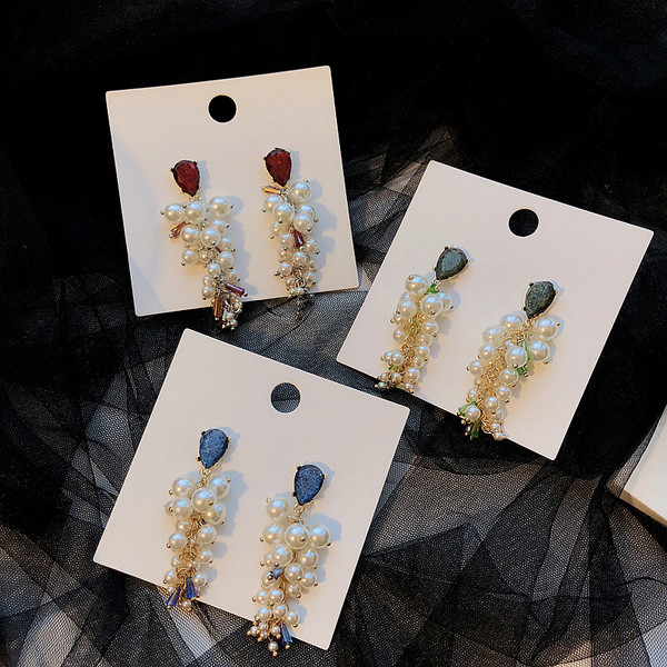 Stílusos női fülbevaló három színben gyöngyökkel