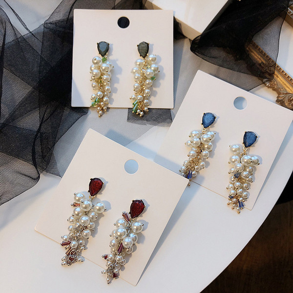 Stílusos női fülbevaló három színben gyöngyökkel