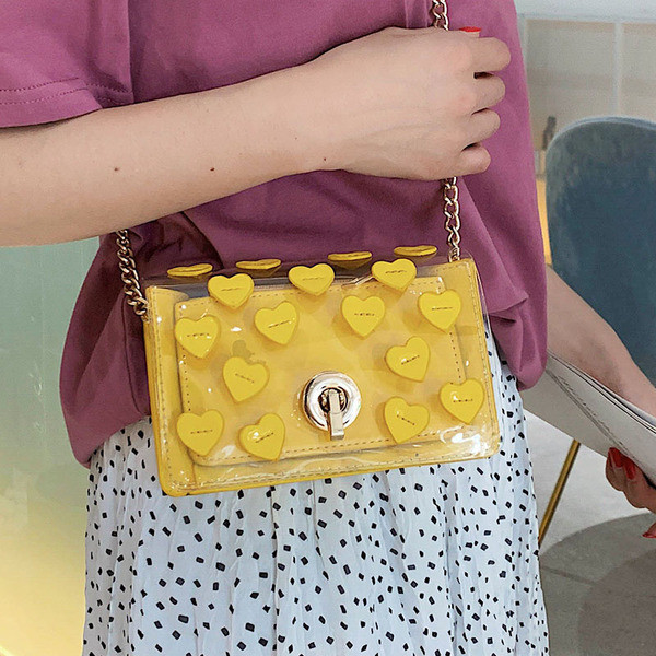 Modern női táska fém díszítéssel és 3D elemmel