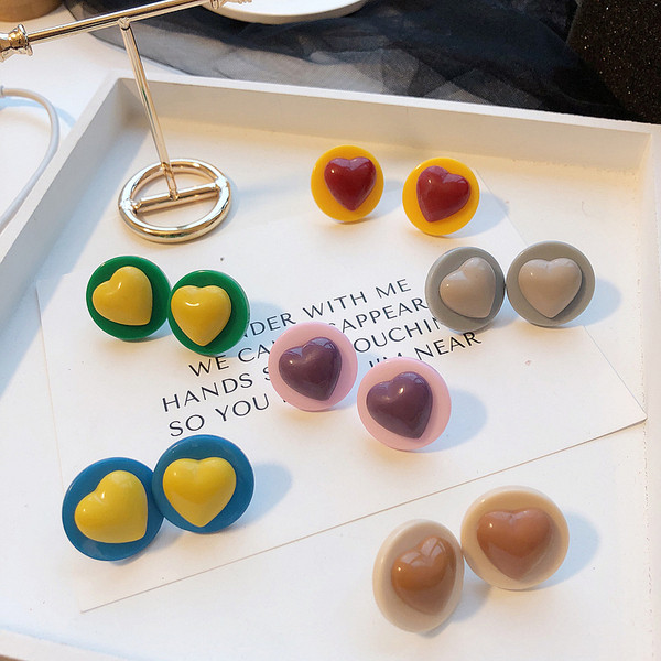 Cercei de dama cu forma rotunda in mai multe culori