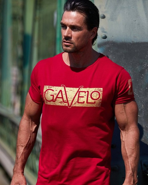 Modern férfi póló fekete és piros mintával