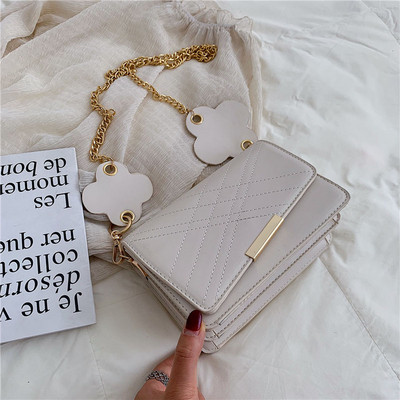 Fém fogantyús női táska több színben