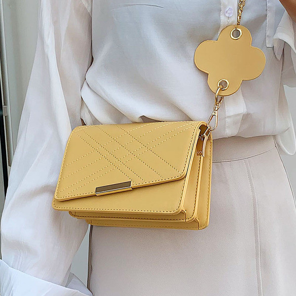 Fém fogantyús női táska több színben