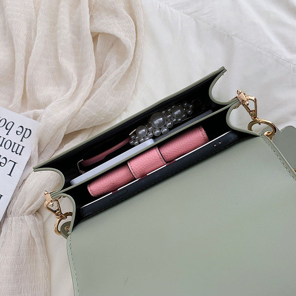 Fém fogantyús női táska több színben