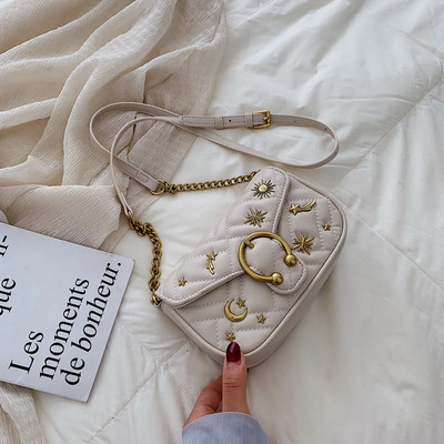 Modern női táska fém díszítéssel több színben