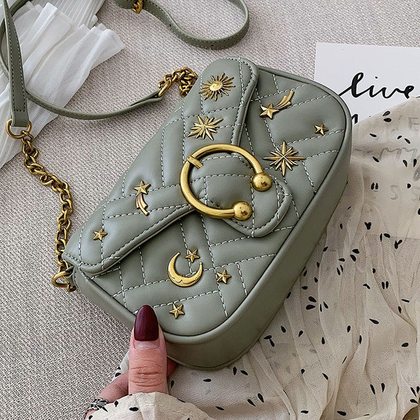 Modern női táska fém díszítéssel több színben