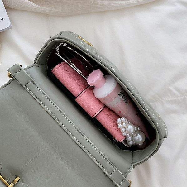 Modern női táska fém díszítéssel több színben