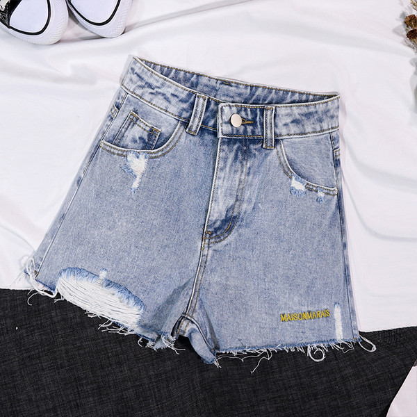 Lezser női rövidnadrág szakadt motívumokkal, kék színben