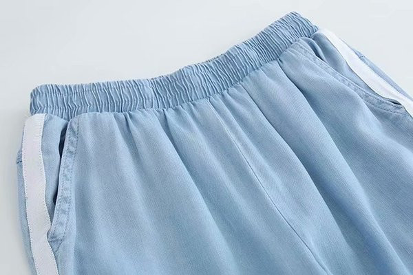 Pantaloni sport de damă cu elastic în talie și gleznă și margine laterală în albastru