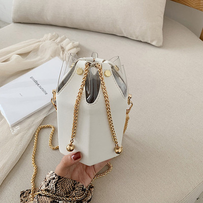 Fém díszítéssel ellátott női táska több színben