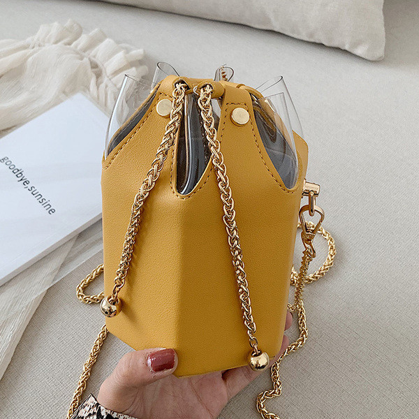 Fém díszítéssel ellátott női táska több színben