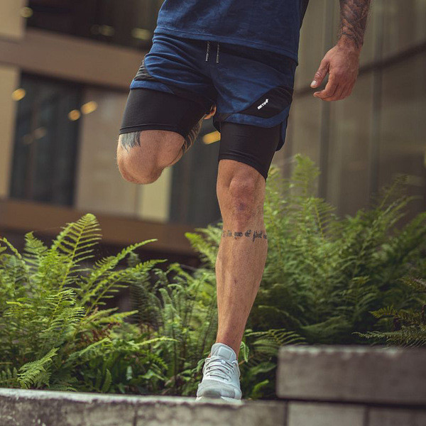 Pantaloni scurți sport pentru bărbați cu jambiere în mai multe culori