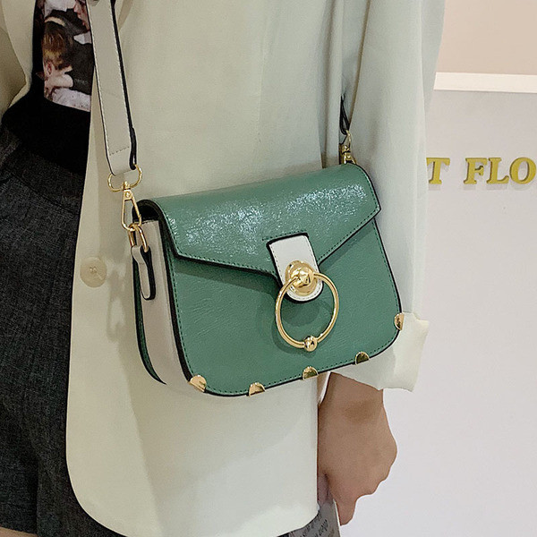 Geanta de dama moderna cu decor metalic in mai multe culori