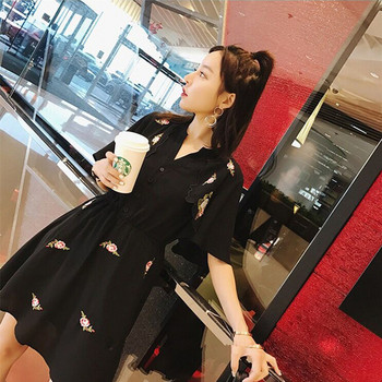 Stílusos női ruha fekete hímzéssel