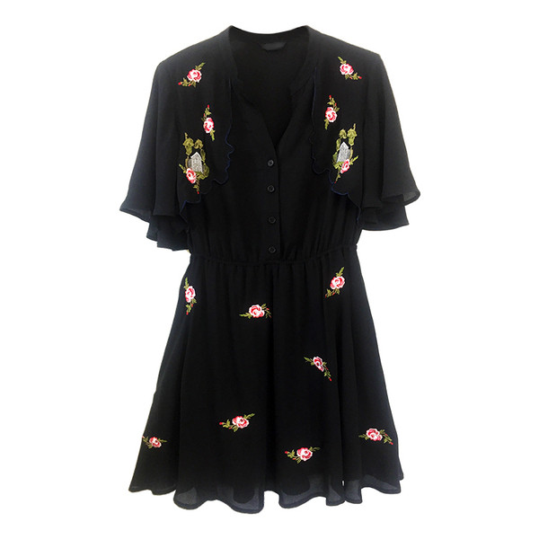 Stílusos női ruha fekete hímzéssel