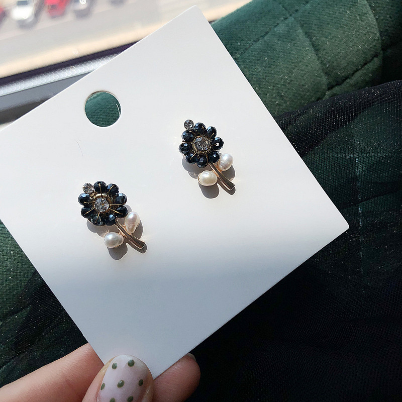 Cercei de dama in trei culori in forma de floare