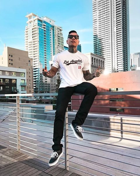 Férfi pamut póló fekete-fehér mintával