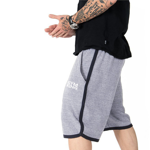 Férfi sportnadrág fekete, piros és szürke felirattal