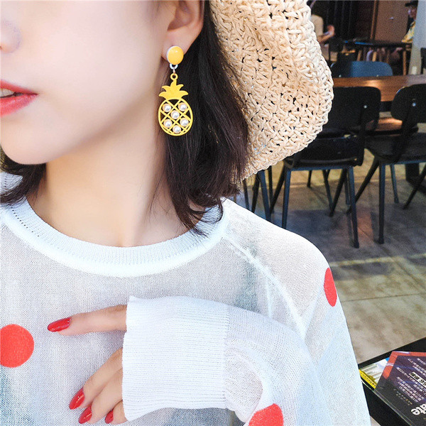 Cercei de dama in galben cu perle decorative