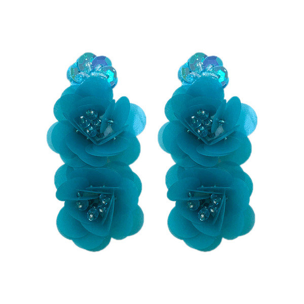 Stílusos női fülbevaló kék színben gyöngyökkel