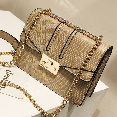 Stílusos női táska fémlánccal, többféle színben