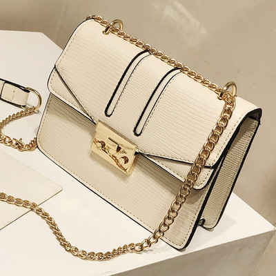 Stílusos női táska fémlánccal, többféle színben