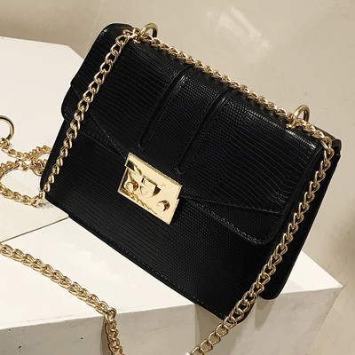 Stílusos női táska fémlánccal, többféle színben