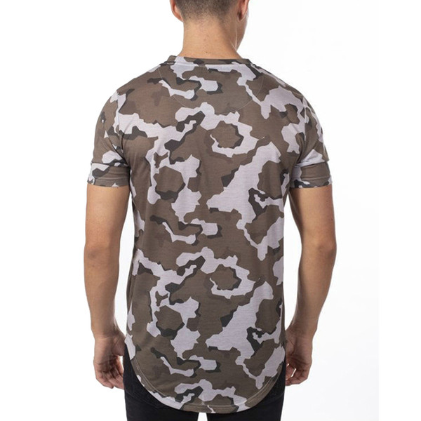 Modern férfi póló rövid ujjal, terepszínű mintával
