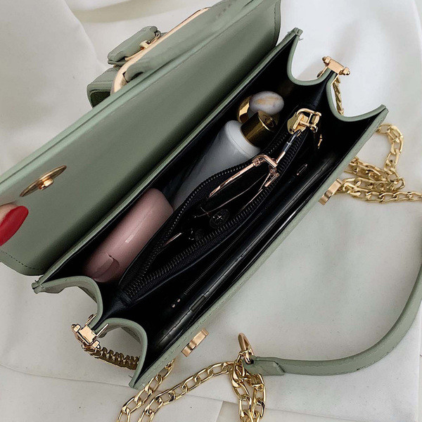 Geanta de dama cu element de fermoar in mai multe culori