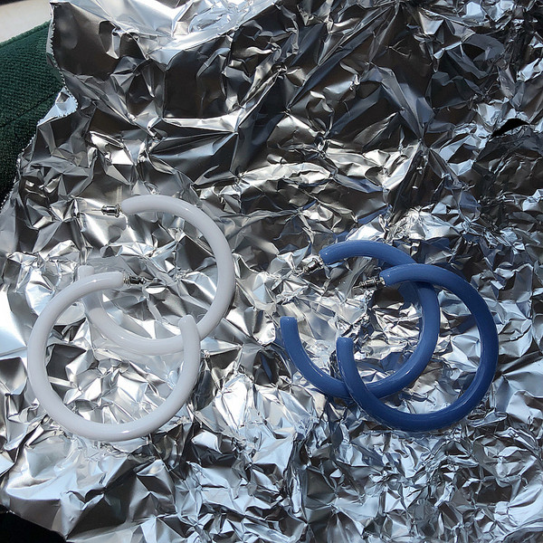 Női alkalmi fülbevaló kék és fehér színben