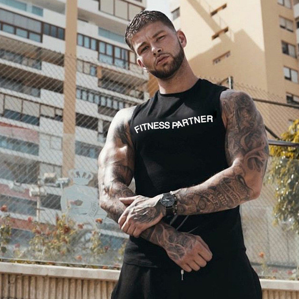 Férfi sportcipő fekete, zöld és bézs felirattal