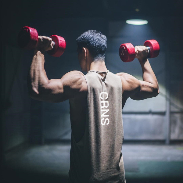 Férfi rövidített felső, fekete, kék és bézs felirattal