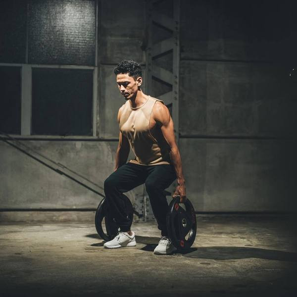 Férfi rövidített felső, fekete, kék és bézs felirattal