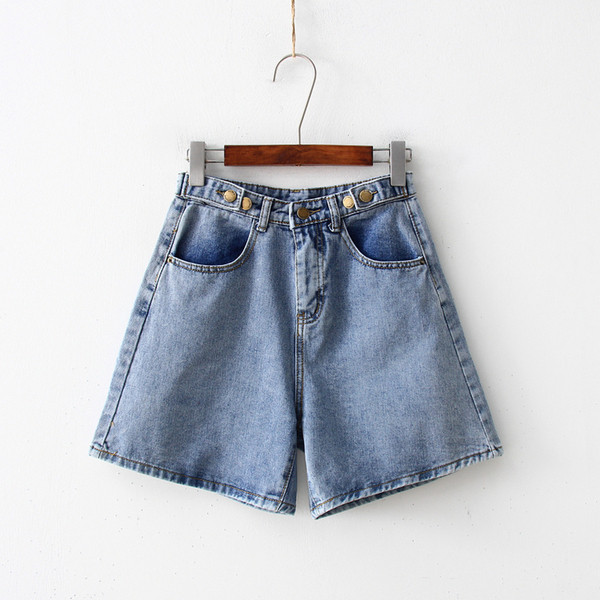 Pantaloni scurți de damă în albastru și alb