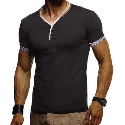 Modern férfi póló kék, fekete és fehér gombokkal