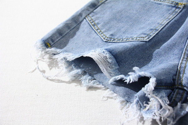 Női farmer szakadt motívumokkal, két színben