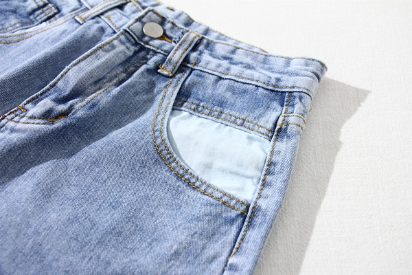 Pantaloni scurți de damă din denim în două culori