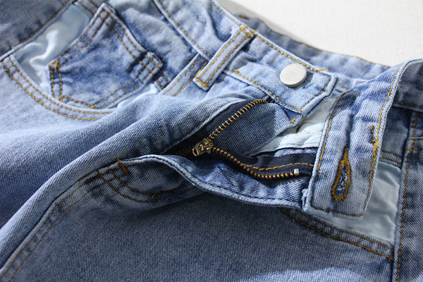 Pantaloni scurți de damă din denim în două culori