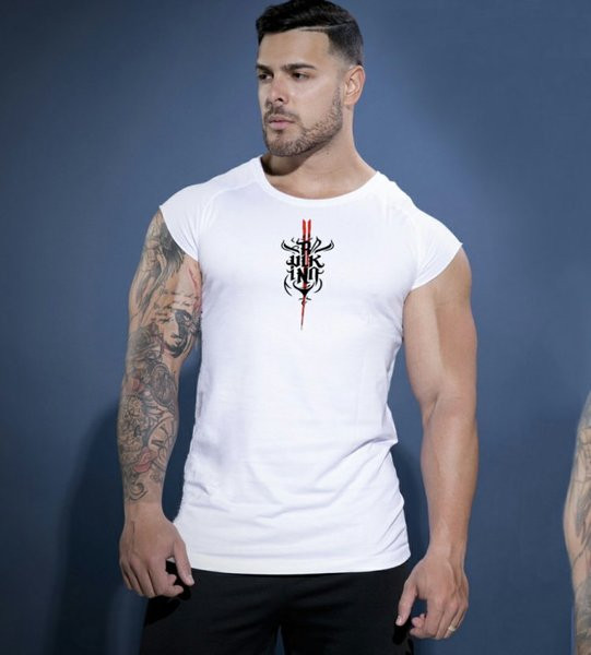 Tricou barbatesc model Slim cu aplicatie pe spate in mai multe culori