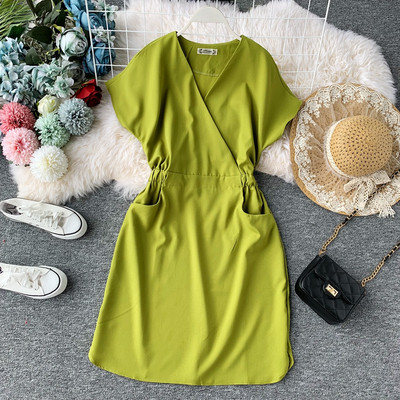 Alkalmi női ruha rövid ujjal, több színben V-nyakkal