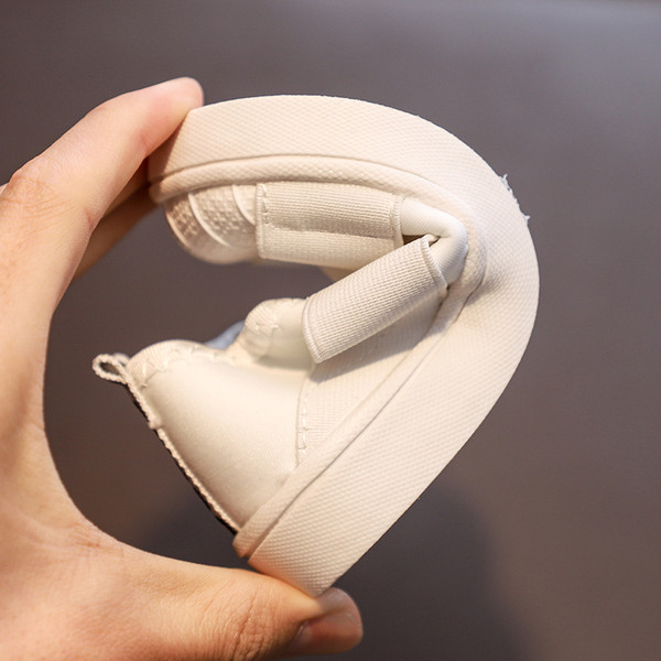 Gyermek tornacipő fehér és fekete színben - fiúknak