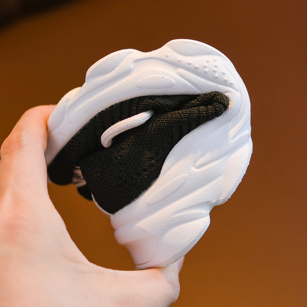 Gyerek tornacipő rózsaszín és fekete színben lányoknak