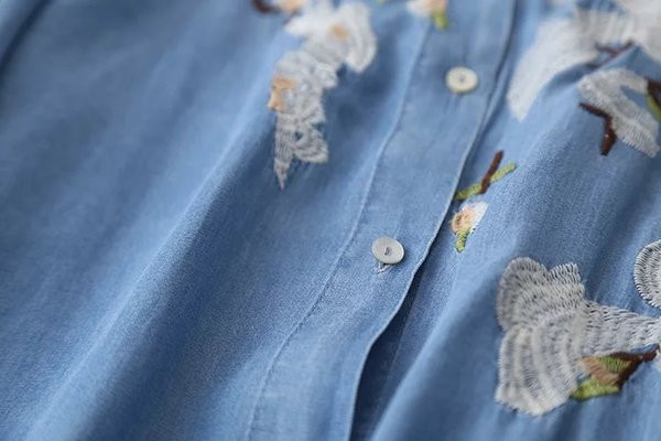 Rochie de dama cu maneci lungi si broderie in albastru