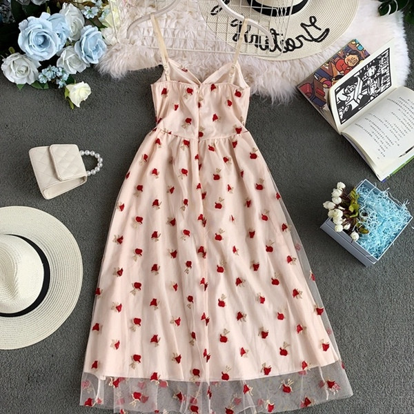 Rochie elegantă de damă, cu tul și bretele subțiri, în culoarea roz