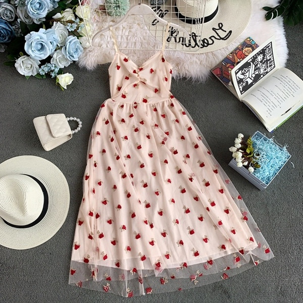 Rochie elegantă de damă, cu tul și bretele subțiri, în culoarea roz