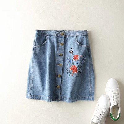 Fusta de dama din denim cu nasturi si broderie