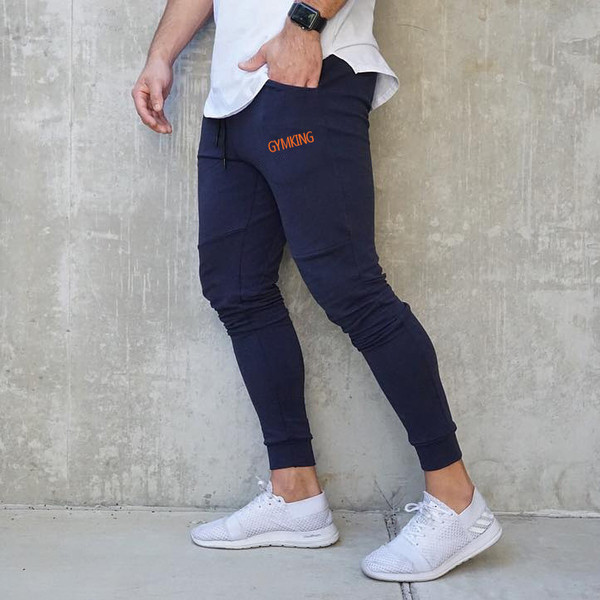 Спортен мъжки панталон с надпис в няколко цвята